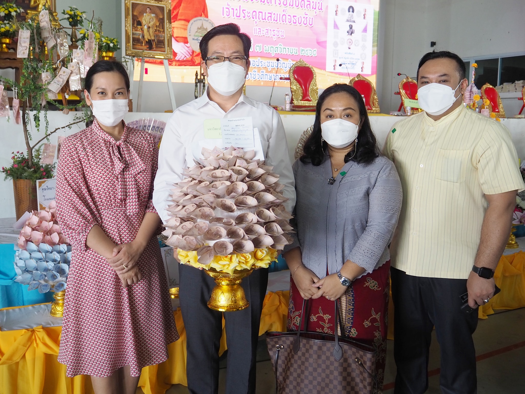 ทำบุญทอดผ้าป่าสามัคคีเพื่อเป็นทุนการศึกษาให้แก่วิทยาลัยภาวนาโพธิคุณ ทำบุญทอดผ้าป่าสามัคคีเพื่อเป็นทุนการศึกษาให้แก่วิทยาลัยภาวนาโพธิคุณ