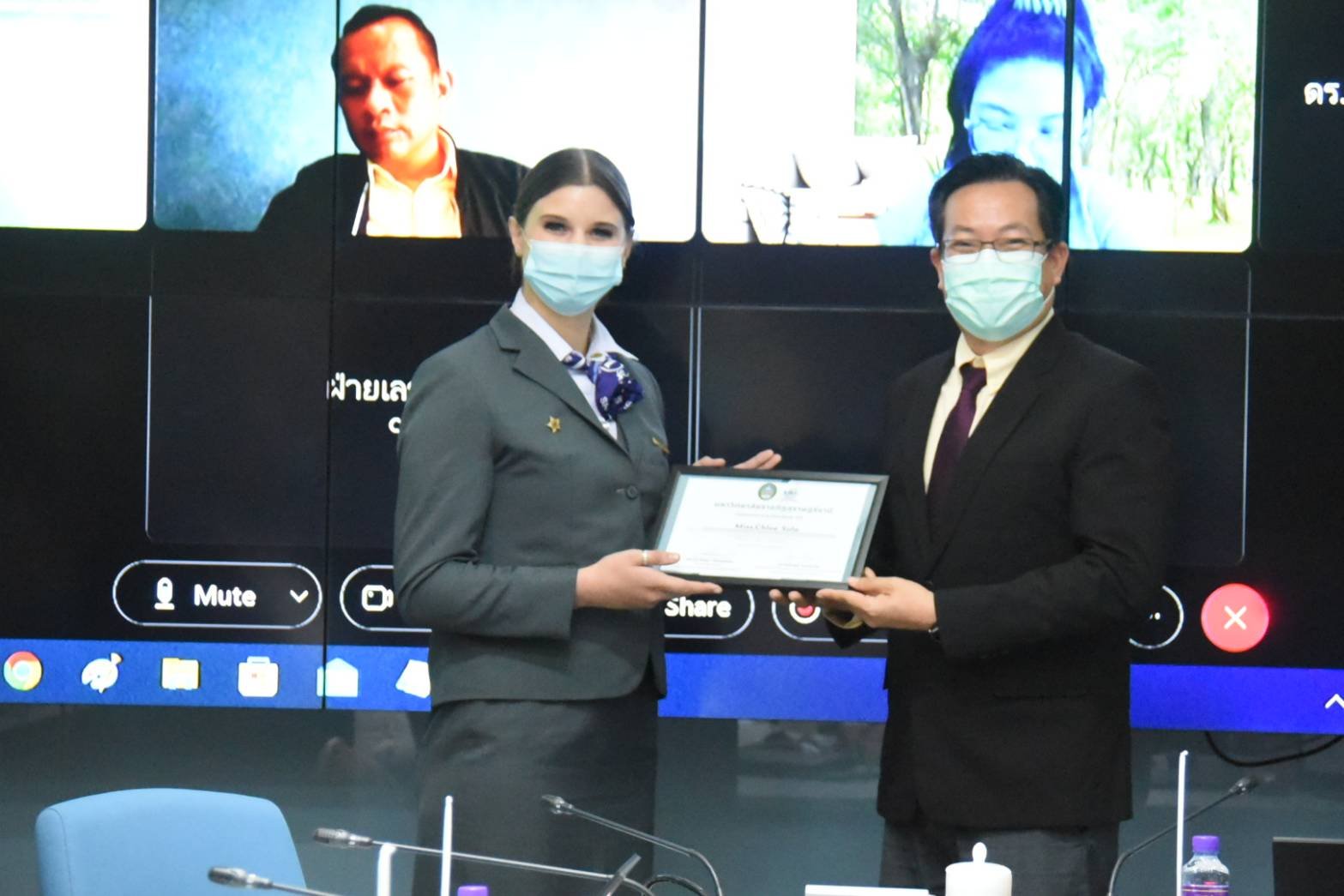 นศ.วนช.ได้รับประกาศเกียรติคุณนักศึกษาที่สร้างผลงานและสร้างชื่อเสียงให้กับมหาวิทยาลัย นศ.วนช.ได้รับประกาศเกียรติคุณนักศึกษาที่สร้างผลงานและสร้างชื่อเสียงให้กับมหาวิทยาลัย