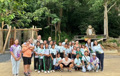 วิทยาลัยนานาชาติการท่องเที่ยว บูรณาการความรู้สู่ชุมชน จัดโครงการพัฒนาทักษะภาษาในแหล่งท่องเที่ยวเขาสก