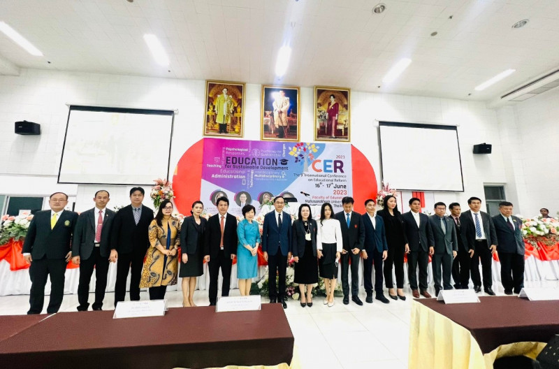 โครงการ Strengthening Teacher Education Programe (STEP) เป็นการลงนามความร่วมมือ ระหว่าง 4 หน่วยงาน ประกอบด้วย คุรุสภา ศูนย์ SEAMEO STEM-ED สอวช. และบริษัท เชฟรอนประเทศไทยสำรวจและผลิตจำกัด กับ 12 มหาวิทยาลัย โครงการ Strengthening Teacher Education Programe (STEP) เป็นการลงนามความร่วมมือ ระหว่าง 4 หน่วยงาน ประกอบด้วย คุรุสภา ศูนย์ SEAMEO STEM-ED สอวช. และบริษัท เชฟรอนประเทศไทยสำรวจและผลิตจำกัด กับ 12 มหาวิทยาลัย