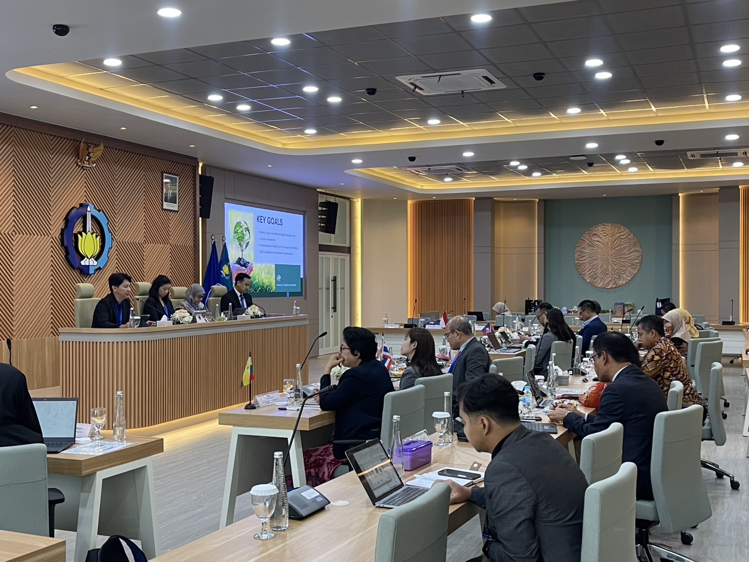 มหาวิทยาลัยราชภัฏสุราษฎร์ธานีร่วมประชุม ASEAN BCG Network ขับเคลื่อนมหาวิทยาลัยสู่ความยั่งยืน มหาวิทยาลัยราชภัฏสุราษฎร์ธานีร่วมประชุม ASEAN BCG Network ขับเคลื่อนมหาวิทยาลัยสู่ความยั่งยืน
