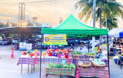 ตลาดนัดราชภัฏสุราษฎร์ธานี โดยสำนักจัดการทรัพย์สิน มรส. ร่วมส่งเสริมการเรียนรู้สู่ความยั่งยืน ผ่านกิจกรรมเศรษฐกิจพอเพียงในโรงเรียนท้องถิ่น