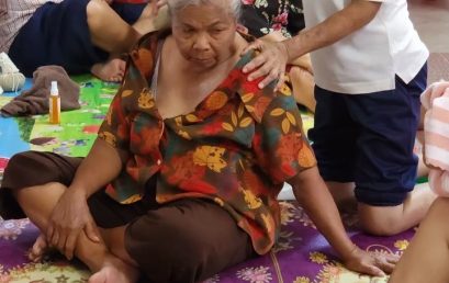 อพ.สธ.-มรส. เสริมสุขภาพเกษตรกรชุมชนห้วยเสียด ด้วยกิจกรรมยืดเหยียด–นวดบำบัด ป้องกันโรคจากการทำเกษตร