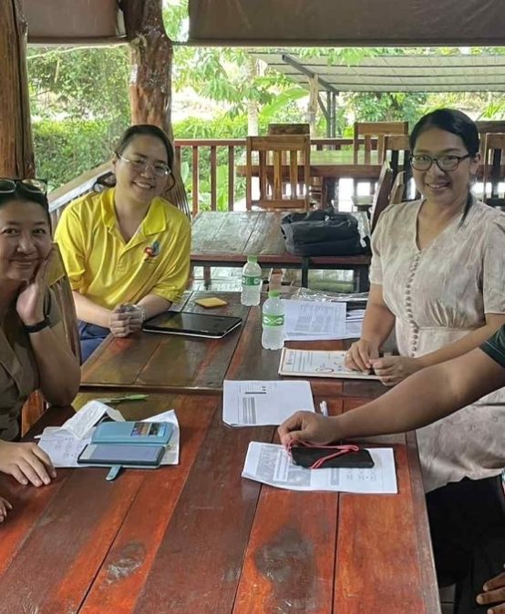 วิทยาลัยนานาชาติการท่องเที่ยว ขับเคลื่อนการท่องเที่ยวคาร์บอนสุทธิเป็นศูนย์ ลงพื้นที่ให้ความรู้ด้าน Carbon Footprint แก่ผู้ประกอบการที่พักเขาสก
