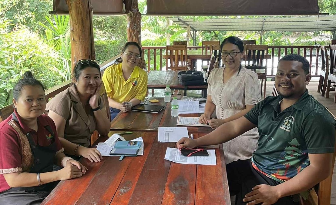 วิทยาลัยนานาชาติการท่องเที่ยว ขับเคลื่อนการท่องเที่ยวคาร์บอนสุทธิเป็นศูนย์ ลงพื้นที่ให้ความรู้ด้าน Carbon Footprint แก่ผู้ประกอบการที่พักเขาสก วิทยาลัยนานาชาติการท่องเที่ยว ขับเคลื่อนการท่องเที่ยวคาร์บอนสุทธิเป็นศูนย์ ลงพื้นที่ให้ความรู้ด้าน Carbon Footprint แก่ผู้ประกอบการที่พักเขาสก