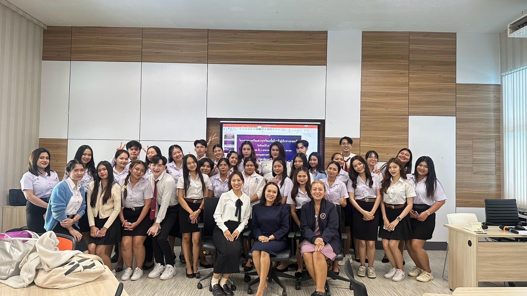 สาขาวิชาภาษาอังกฤษ คณะมนุษยศาสตร์และสังคมศาสตร์ จัดโครงการ การเตรียมความพร้อมเพื่อก้าวเข้าสู่เส้นทางสายอาชีพ สาขาวิชาภาษาอังกฤษ คณะมนุษยศาสตร์และสังคมศาสตร์ จัดโครงการ การเตรียมความพร้อมเพื่อก้าวเข้าสู่เส้นทางสายอาชีพ