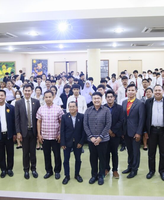 คณะมนุษยศาสตร์และสังคมศาสตร์ มหาวิทยาลัยราชภัฏสุราษฎร์ธานี ได้จัดโครงการ “สัปดาห์วิชาการทางรัฐศาสตร์ ครั้งที่ 2 : อำนาจ : ท้องถิ่น : กับอนาคตประเทศไทย”สัมมนาหัวข้อ “อำนาจท้องถิ่นกับอนาคตประเทศไทย”