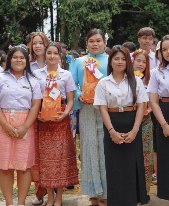 คณะมนุษยศาสตร์และสังคมศาสตร์ มหาวิทยาลัยราชภัฏสุราษฎร์ธานี โดยฝ่ายพัฒนานักศึกษาและศิลปวัฒนธรรม จัดโครงการ “วันสำคัญทางศาสนาและประเพณีไทย” วันสำคัญทางศาสนาเนื่องในวันอาสาฬหบูชาและวันเข้าพรรษา  