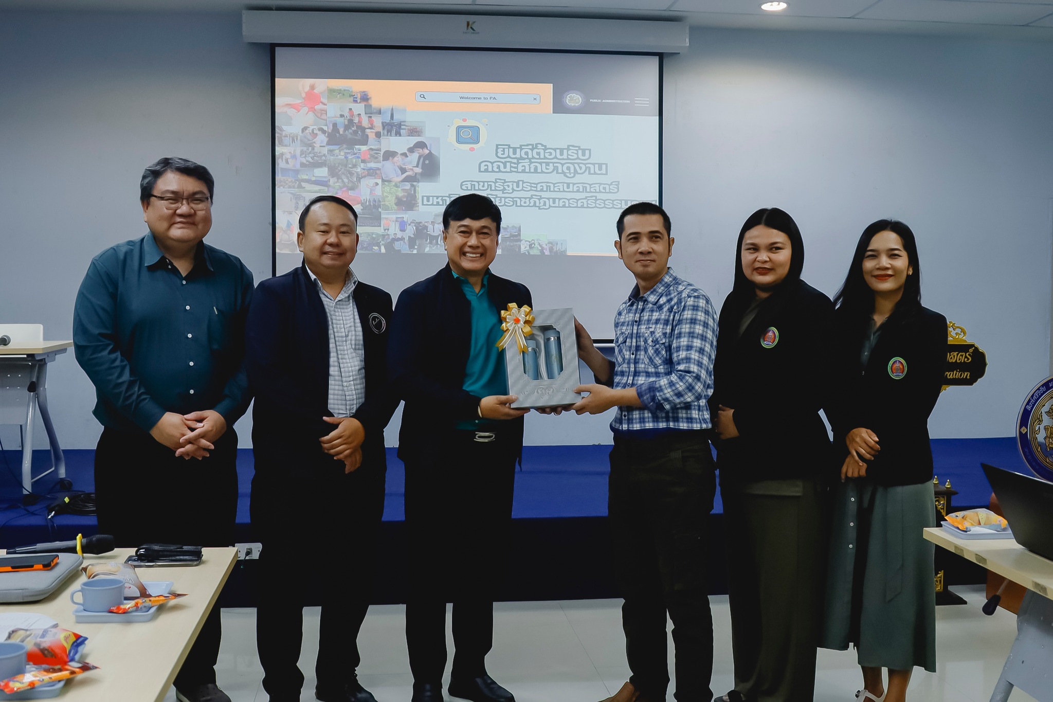 อบรมเชิงปฏิบัติการเพื่อแลกเปลี่ยนกิจกรรมพัฒนานักศึกษา คณะมนุษยศาสตร์และสังคมศาสตร์ มหาวิทยาลัยราชภัฏสุราษฎร์ธานี และ คณะมนุษยศาสตร์และสังคมศาสตร์ มหาวิทยาลัยราชภัฏนครศรีธรรมราช อบรมเชิงปฏิบัติการเพื่อแลกเปลี่ยนกิจกรรมพัฒนานักศึกษา คณะมนุษยศาสตร์และสังคมศาสตร์ มหาวิทยาลัยราชภัฏสุราษฎร์ธานี และ คณะมนุษยศาสตร์และสังคมศาสตร์ มหาวิทยาลัยราชภัฏนครศรีธรรมราช