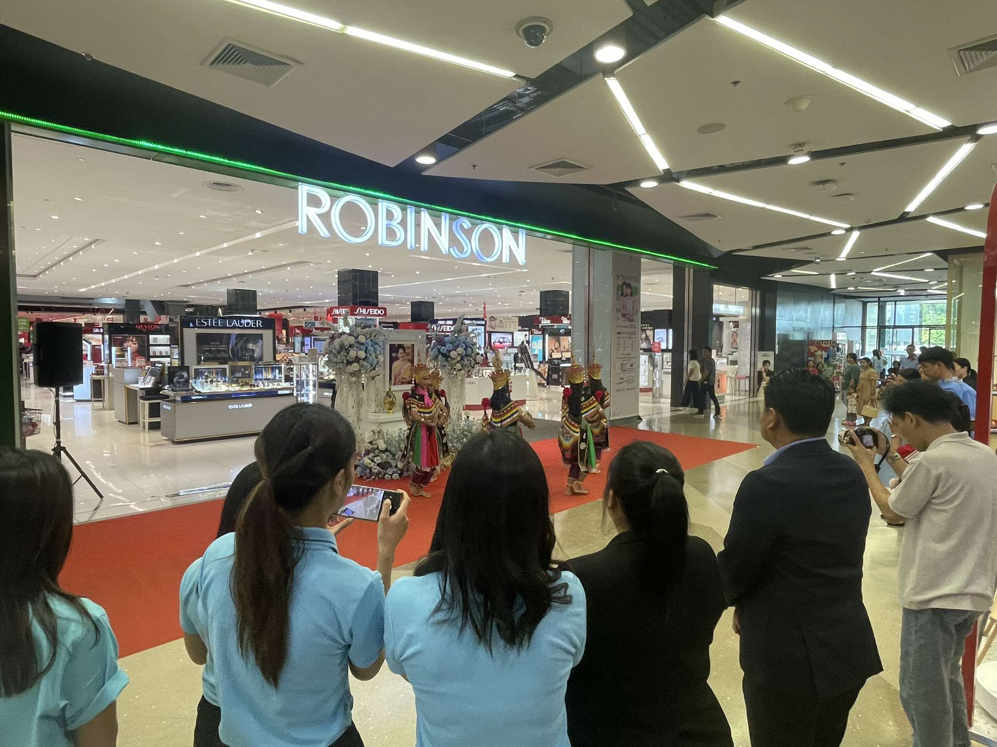 สำนักศิลปะและวัฒนธรรม มรส. ร่วมการแสดง “มโนราห์” เฉลิมพระเกียรติ สมเด็จพระนางเจ้าสิริกิติ์ พระบรมราชินีนาถ พระบรมราชชนนีพันปีหลวง สำนักศิลปะและวัฒนธรรม มรส. ร่วมการแสดง “มโนราห์” เฉลิมพระเกียรติ สมเด็จพระนางเจ้าสิริกิติ์ พระบรมราชินีนาถ พระบรมราชชนนีพันปีหลวง