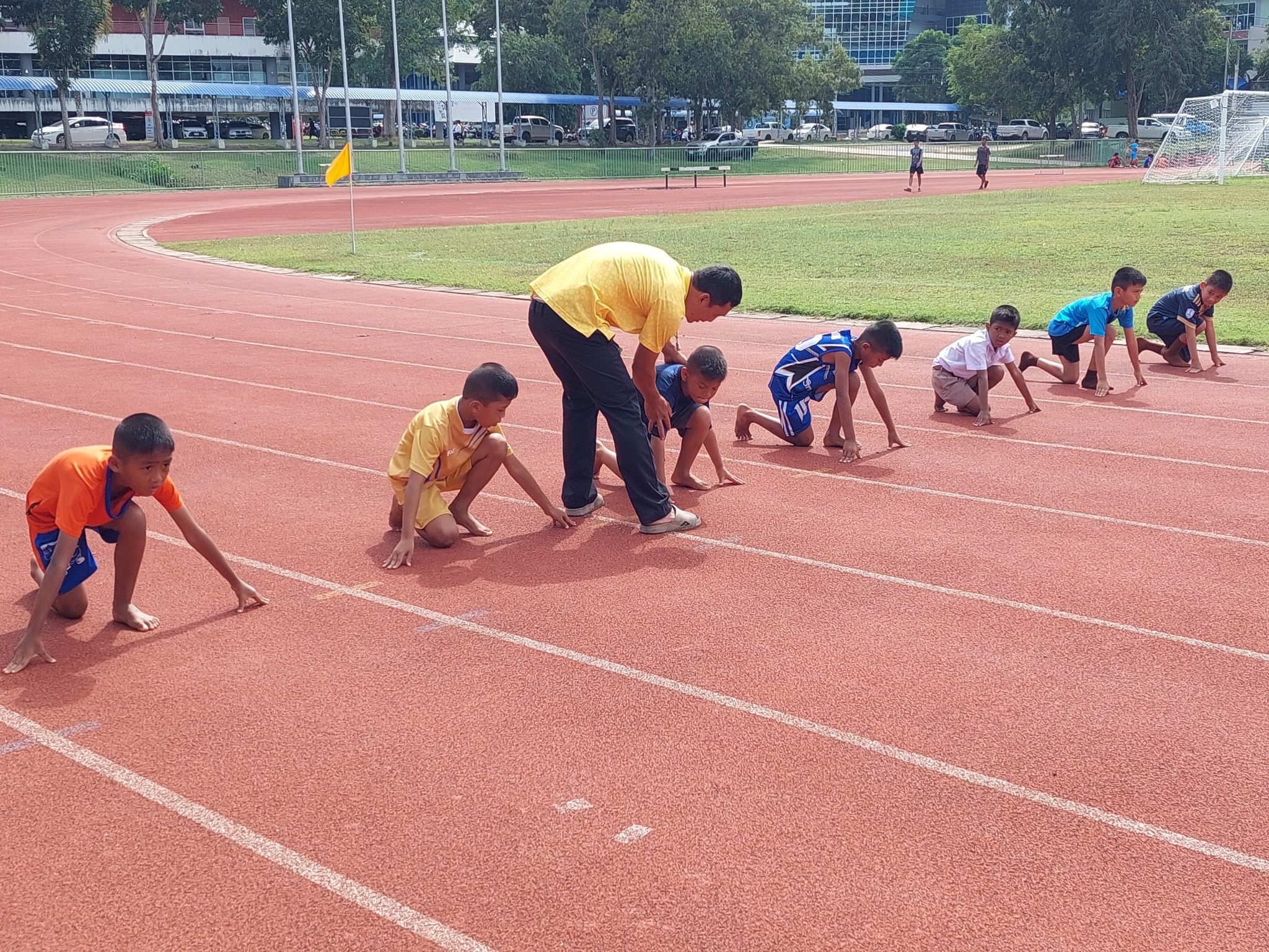 มหาวิทยาลัยราชภัฏสุราษฎร์ธานี เปิดพื้นที่สนามกีฬาให้บริการเยาวชนฝึกซ้อมกีฬา