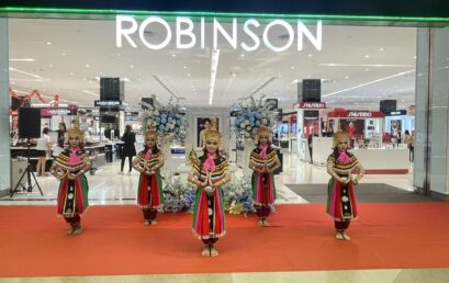 สืบสานศิลปะท้องถิ่น! มรส. ร่วมกับ รร.ราชประชานุเคราะห์ ๖๔ แสดง “มโนราห์” เฉลิมพระเกียรติสมเด็จพระบรมราชชนนีพันปีหลวง