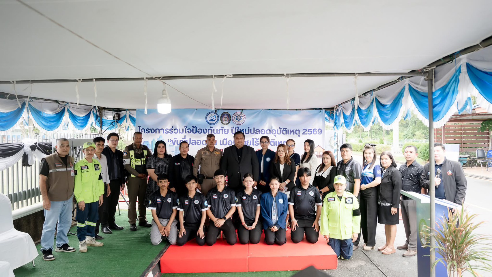 มหาวิทยาลัยราชภัฏสุราษฎร์ธานี เปิดจุดบริการประชาชนช่วงเทศกาลปีใหม่ 2569 ภายใต้โครงการ “ร่วมใจป้องกันภัย ปีใหม่ปลอดอุบัติเหตุ 2569”ร่วมดูแลสุขภาพและความปลอดภัย สร้างสังคมแห่งการมีส่วนร่วมอย่างยั่งยืน