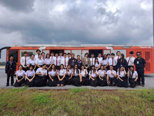 โครงการพัฒนาสมรรถนะนักศึกษาสาขาภาษาอังกฤษเพื่ออาชีพ คณะมนุษยศาสตร์และสังคมศาสตร์ กิจกรรมที่ 5 ศึกษาดูงาน ณ สถานประกอบการการท่องเที่ยว โครงการพัฒนาสมรรถนะนักศึกษาสาขาภาษาอังกฤษเพื่ออาชีพ คณะมนุษยศาสตร์และสังคมศาสตร์ กิจกรรมที่ 5 ศึกษาดูงาน ณ สถานประกอบการการท่องเที่ยว