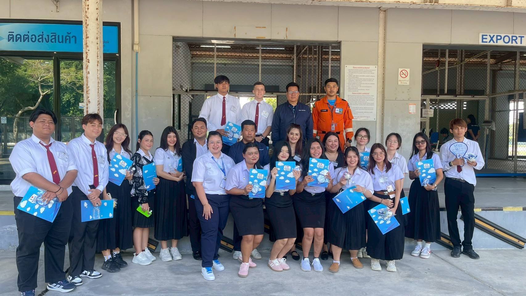 นักศึกษาการจัดการโรงแรมและธุรกิจเรือสำราญ ศึกษาดูงานสนามบินบางกอกแอร์เวย์ (สมุย) เสริมทักษะโลจิสติกส์สู่การทำงานจริง นักศึกษาการจัดการโรงแรมและธุรกิจเรือสำราญ ศึกษาดูงานสนามบินบางกอกแอร์เวย์ (สมุย) เสริมทักษะโลจิสติกส์สู่การทำงานจริง