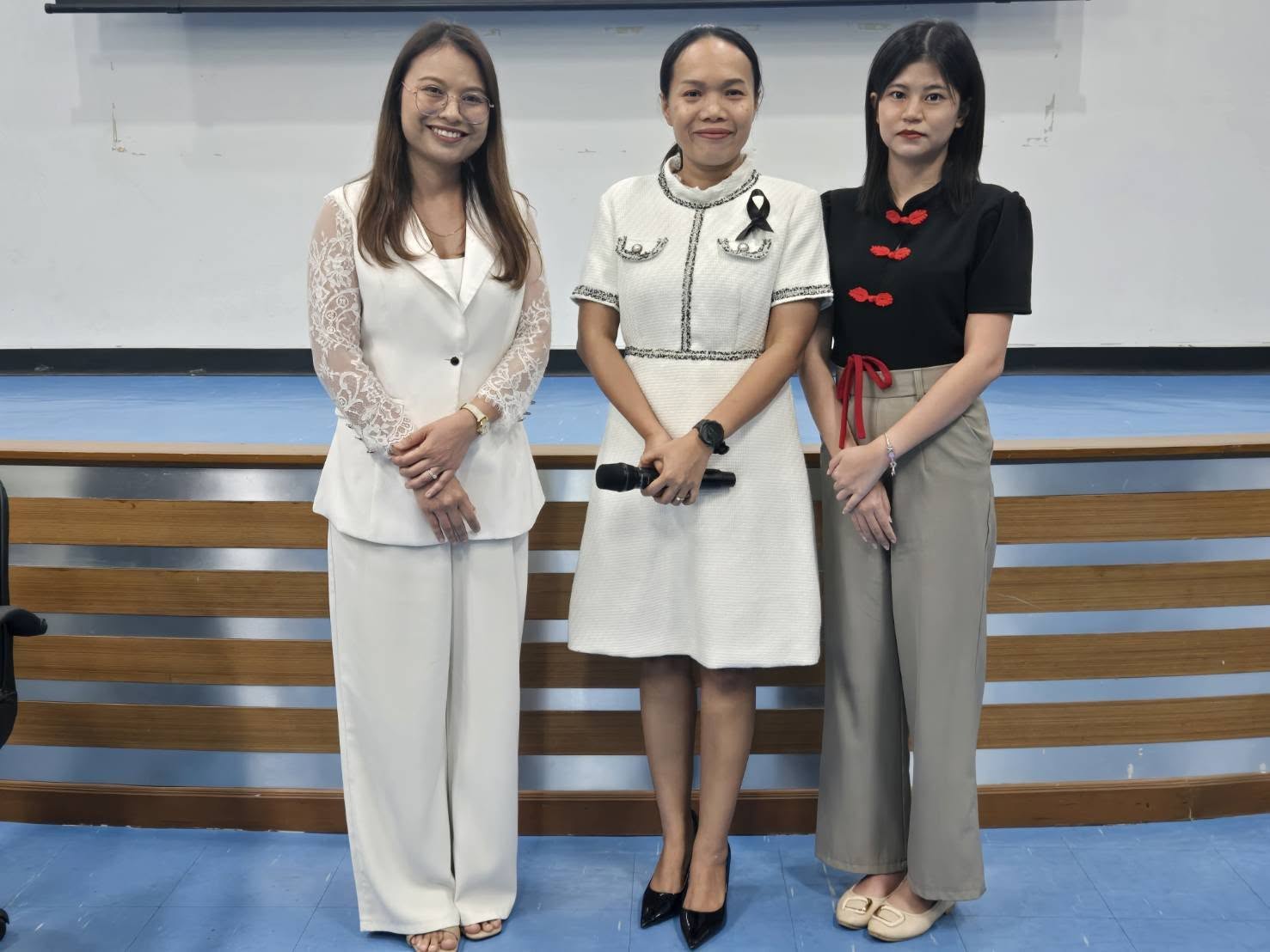 คณะมนุษยศาสตร์และสังคมศาสตร์ มหาวิทยาลัยราชภัฏสุราษฎร์ธานี ได้จัดโครงการอบรมเชิงปฏิบัติการ “การผลิตสื่ออินโฟกราฟฟิกเพื่อการเรียนรู้” คณะมนุษยศาสตร์และสังคมศาสตร์ มหาวิทยาลัยราชภัฏสุราษฎร์ธานี ได้จัดโครงการอบรมเชิงปฏิบัติการ “การผลิตสื่ออินโฟกราฟฟิกเพื่อการเรียนรู้”