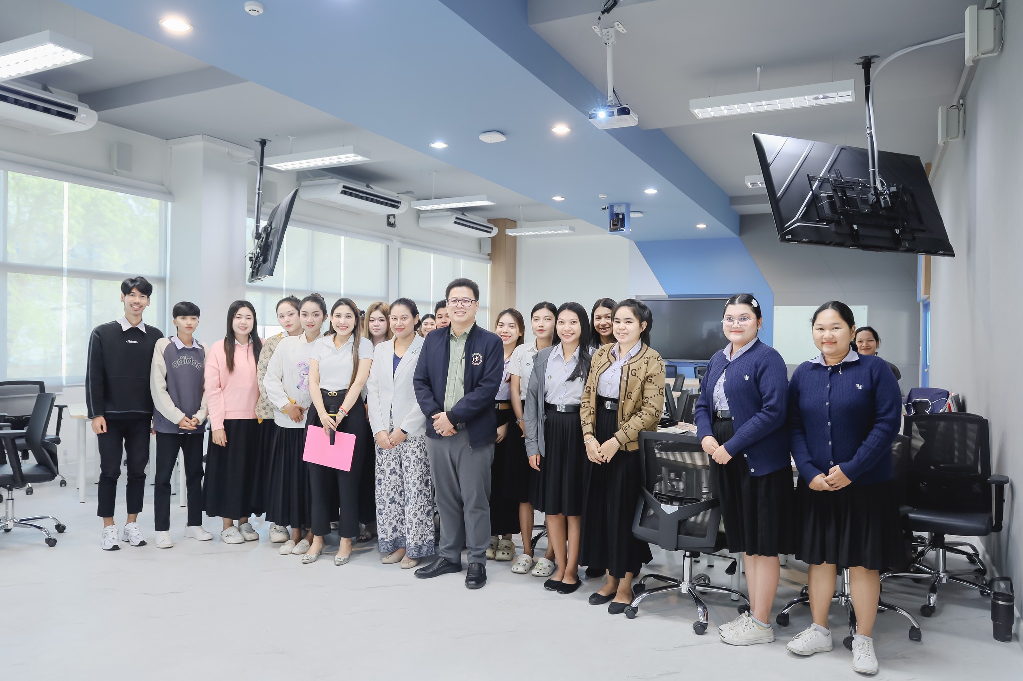 สาขาวิชาภาษาไทย คณะมนุษยศาสตร์และสังคมศาสตร์ มหาวิทยาลัยราชภัฏสุราษฎร์ธานี จัดโครงการพัฒนาศักยภาพนักศึกษา อบรมเชิงวิชาการเรื่อง “ภาษากับอำนาจ: บทบาทของวาทกรรมต่อสังคม” สาขาวิชาภาษาไทย คณะมนุษยศาสตร์และสังคมศาสตร์ มหาวิทยาลัยราชภัฏสุราษฎร์ธานี จัดโครงการพัฒนาศักยภาพนักศึกษา อบรมเชิงวิชาการเรื่อง “ภาษากับอำนาจ: บทบาทของวาทกรรมต่อสังคม”
