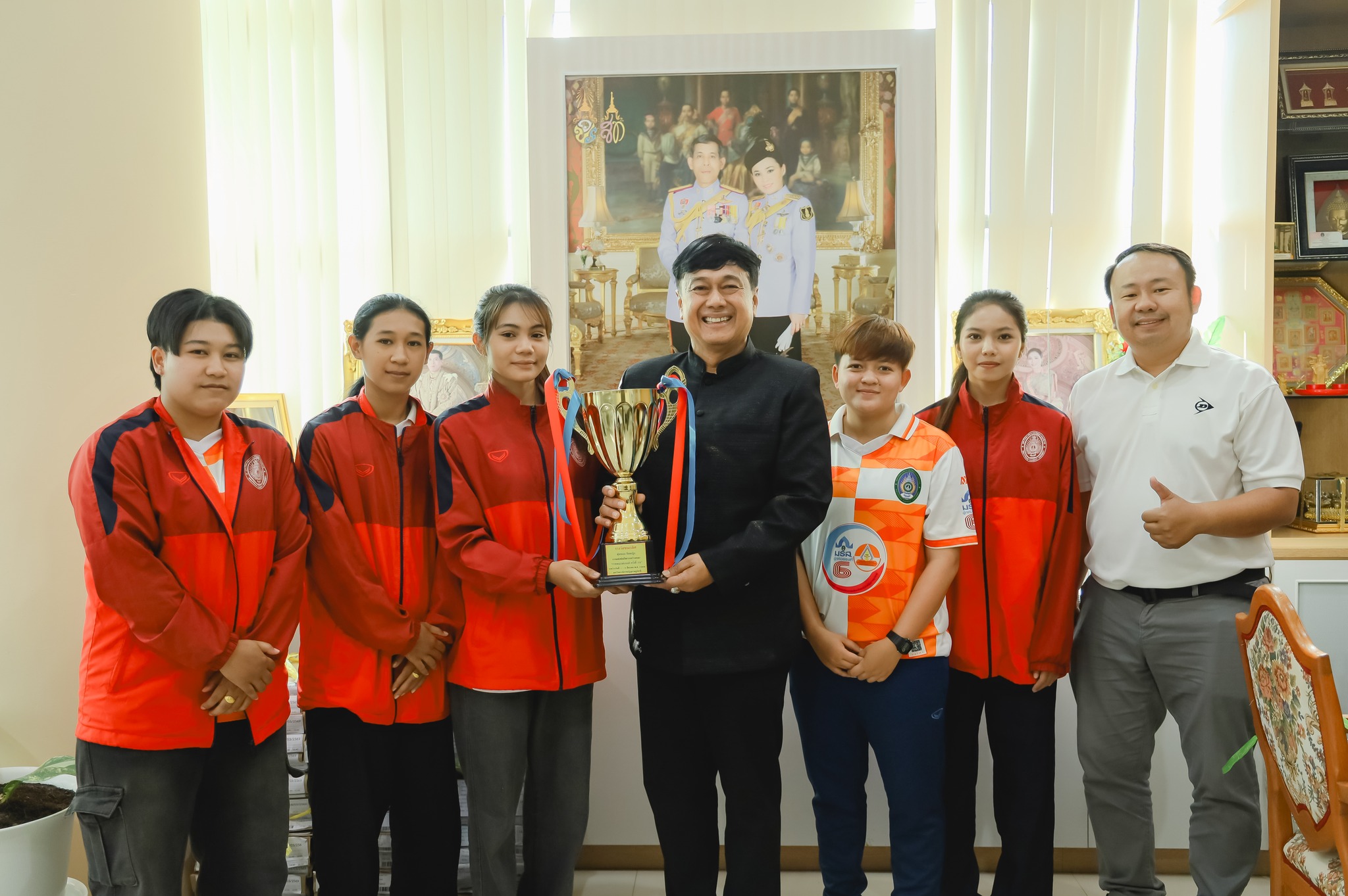 ทีมนักกีฬาฟุตซอลหญิงของคณะมนุษยศาสตร์และสังคมศาสตร์ คว้ารางวัลชนะเลิศในการแข่งขันฟุตซอลหญิง ในการแข่งขันกีฬาราชพฤกษ์เกมส์ ครั้งที่ 20