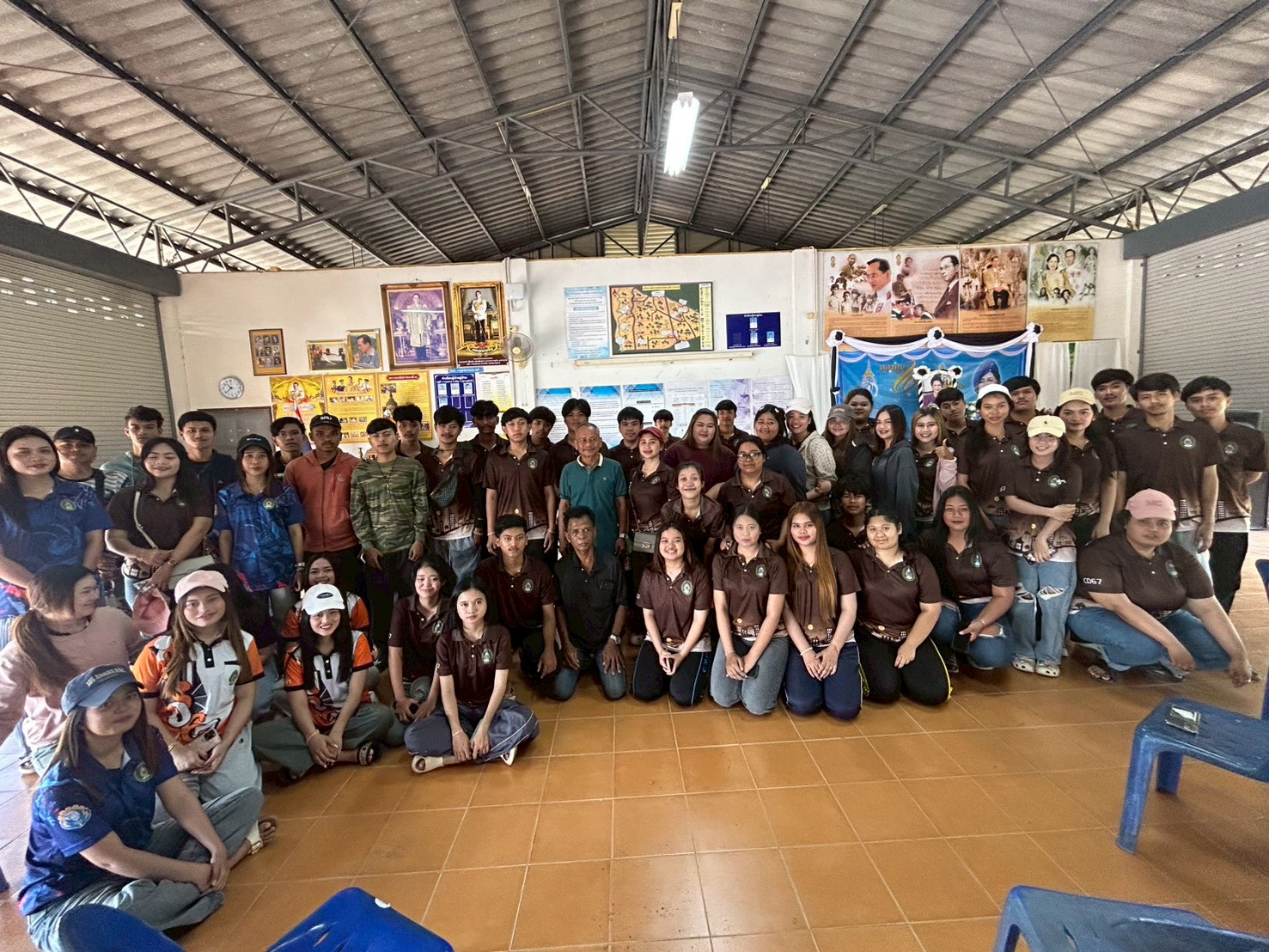 ศูนย์บริการวิชาการและเครือข่ายชุมชนท้องถิ่น คณะมนุษยศาสตร์และสังคมศาสตร์ มหาวิทยาลัยราชภัฏสุราษฎร์ธานี ได้ดำเนินการจัด “โครงการสร้างการเรียนรู้ของนักศึกษาเพื่อพัฒนาพื้นที่ศูนย์การเรียนรู้เศรษฐกิจพอเพียงห้วยทรายขาว”