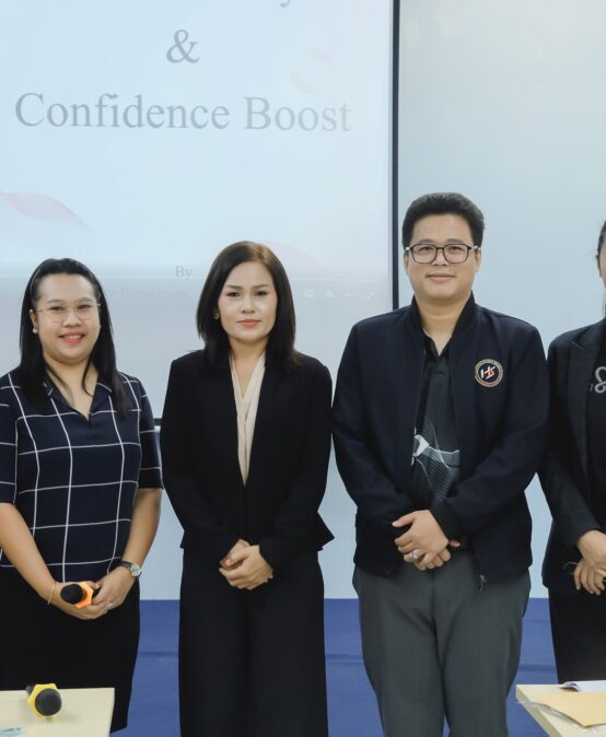 คณะมนุษยศาสตร์และสังคมศาสตร์ มหาวิทยาลัยราชภัฏสุราษฎร์ธานี จัดกิจกรรมเสริมสร้างทักษะที่สำคัญให้แก่ว่าที่บัณฑิต ให้แก่นักศึกษาสาขาวิชาภาษาอังกฤษ ชั้นปีที่ 4