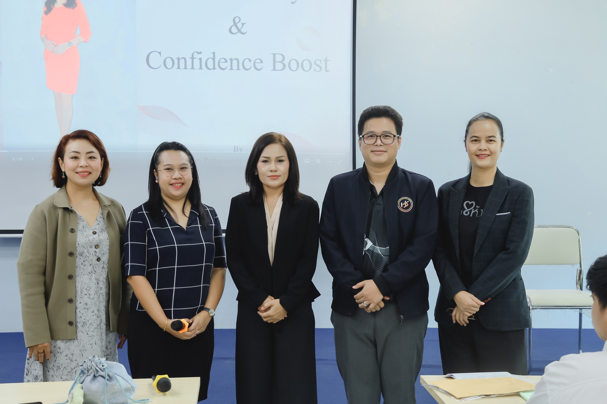 คณะมนุษยศาสตร์และสังคมศาสตร์ มหาวิทยาลัยราชภัฏสุราษฎร์ธานี จัดกิจกรรมเสริมสร้างทักษะที่สำคัญให้แก่ว่าที่บัณฑิต ให้แก่นักศึกษาสาขาวิชาภาษาอังกฤษ ชั้นปีที่ 4 คณะมนุษยศาสตร์และสังคมศาสตร์ มหาวิทยาลัยราชภัฏสุราษฎร์ธานี จัดกิจกรรมเสริมสร้างทักษะที่สำคัญให้แก่ว่าที่บัณฑิต ให้แก่นักศึกษาสาขาวิชาภาษาอังกฤษ ชั้นปีที่ 4