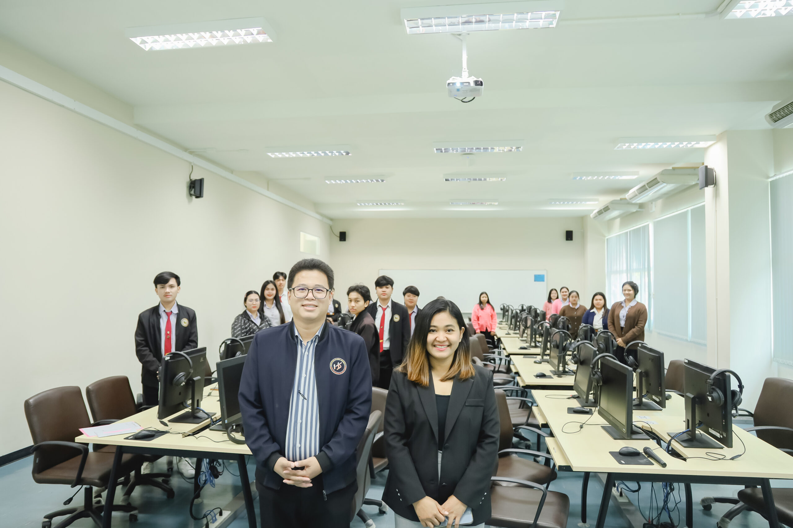 “วิวัฒนาการและรากฐานของปัญญาประดิษฐ์จากทฤษฎีการปฏิวัติโลกดิจิทัล คู่มือยุทธศาสตร์แห่งอนาคต (Executive Playbook สำหรับการเปลี่ยนผ่านองค์กร)”