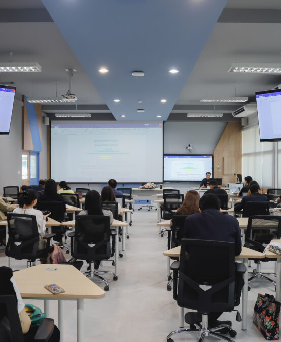โครงการอบรมเชิงปฏิบัติการการพัฒนาบุคลากรสายวิชาการและสายสนับสนุนคณะมนุษยศาสตร์และสังคมศาสตร์  การพัฒนาอาจารย์เข้าสู่ตำแหน่งทางวิชาการ