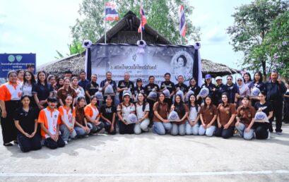 ศูนย์บริการวิชาการท้องถิ่นและเครือข่ายชุมชน คณะมนุษยศาสตร์และสังคมศาสตร์ ผนึกกำลังเครือข่ายชุมชน ปล่อยกุ้งก้ามกราม 1 ล้านตัว ฟื้นฟูระบบนิเวศบึงขุนทะเล