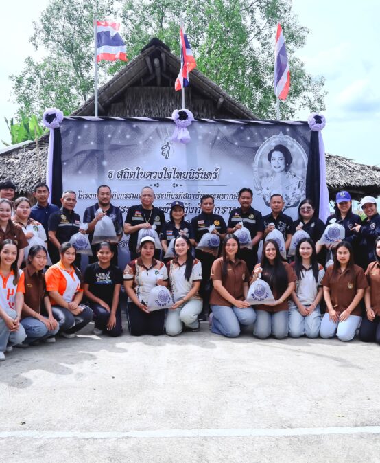 ศูนย์บริการวิชาการท้องถิ่นและเครือข่ายชุมชน คณะมนุษยศาสตร์และสังคมศาสตร์ ผนึกกำลังเครือข่ายชุมชน ปล่อยกุ้งก้ามกราม 1 ล้านตัว ฟื้นฟูระบบนิเวศบึงขุนทะเล