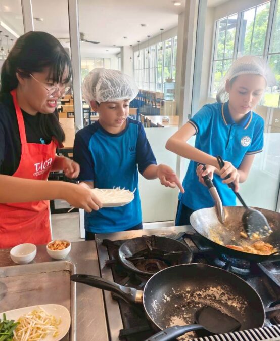Cooking Class ถ่ายทอดเสน่ห์อาหารไทยแก่นักเรียนนานาชาติ