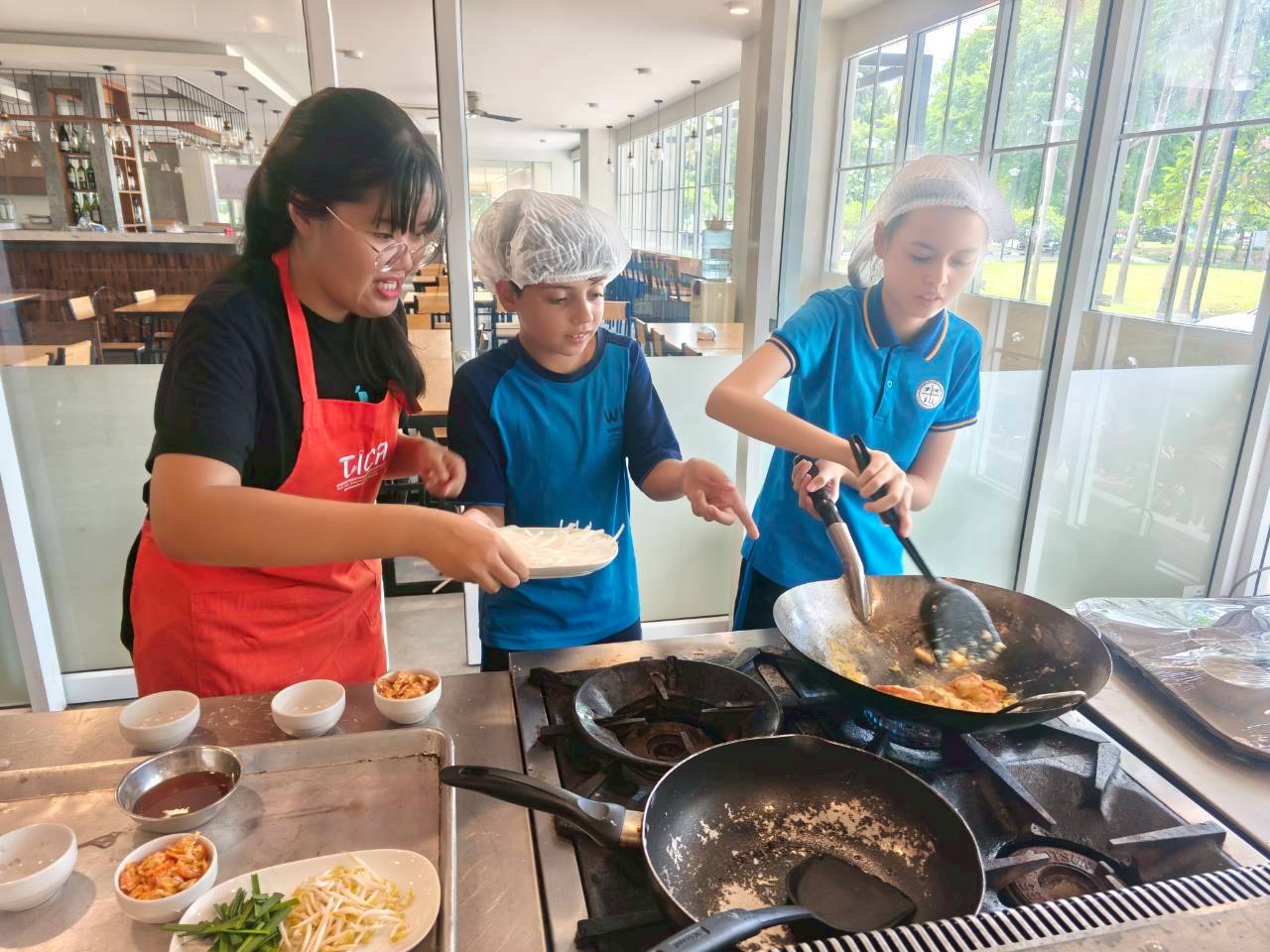 Cooking Class ถ่ายทอดเสน่ห์อาหารไทยแก่นักเรียนนานาชาติ