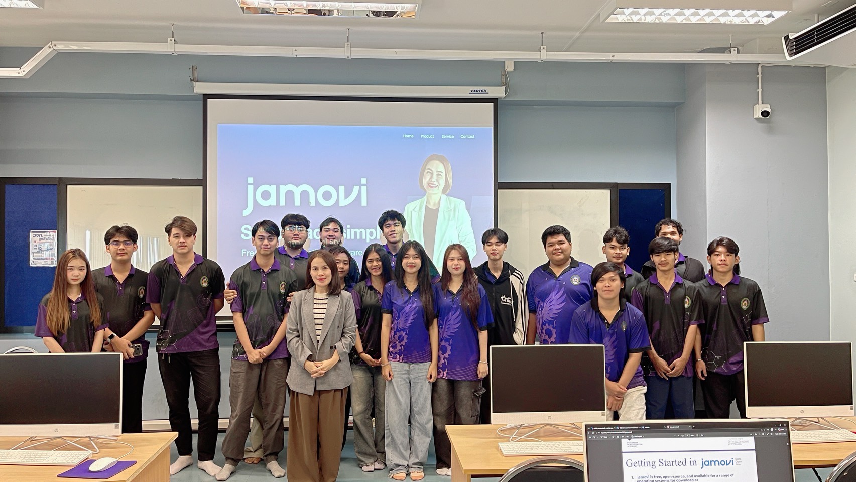 อัปสกิล “นักเศรษฐศาสตร์ดิจิทัล” ติวเข้มสถิติขั้นสูง SPSS & JAMOVI มุ่งปั้นนักวิเคราะห์ข้อมูลรุ่นใหม่สู่ตลาดแรงงาน อัปสกิล “นักเศรษฐศาสตร์ดิจิทัล” ติวเข้มสถิติขั้นสูง SPSS & JAMOVI มุ่งปั้นนักวิเคราะห์ข้อมูลรุ่นใหม่สู่ตลาดแรงงาน