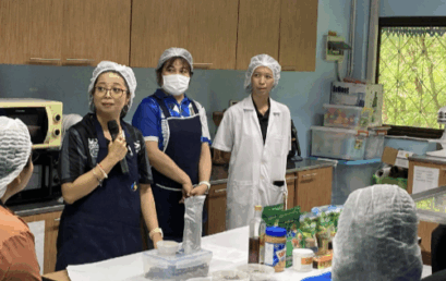 สาขานวัตกรรมอาหารและโภชนาการถ่ายทอดเทคโนโลยี “บาร์โปรตีนแมลงพลัด”ขับเคลื่อนเศรษฐกิจชุมชนด้วยนวัตกรรมอาหารยั่งยืน