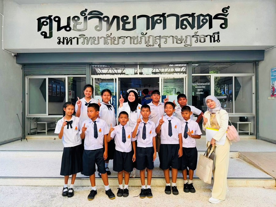 เดินหน้าสู่ความยั่งยืน! มรภ.สุราษฎร์ฯ แปรรูปเปลือกผลไม้สู่น้ำยาล้างจานชีวภาพ ชู BCG สร้างนวัตกรรมเพื่อชุมชน เดินหน้าสู่ความยั่งยืน! มรภ.สุราษฎร์ฯ แปรรูปเปลือกผลไม้สู่น้ำยาล้างจานชีวภาพ ชู BCG สร้างนวัตกรรมเพื่อชุมชน