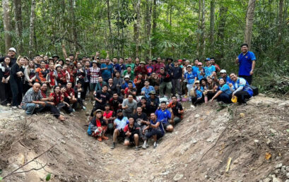คณะมนุษยศาสตร์และสังคมศาสตร์ มรส. ยกระดับ “รัฐประศาสนศาสตร์เพื่อสังคม” สู่ต้นแบบ Best Practice ด้วยนวัตกรรมฝายกล่องเกเบี้ยน ต่อยอดกระบวนการวิศวกรสังคม ขับเคลื่อน SDGs ฟื้นฟูผืนป่า สร้างความมั่นคงทางน้ำอย่างยั่งยืน