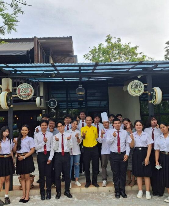 สาขาวิชาภาษาอังกฤษเพื่ออาชีพ จัดกิจกรรม “แลกเปลี่ยนเรียนรู้แผนกอาหารและเครื่องดื่ม ณ สถานประกอบการ”