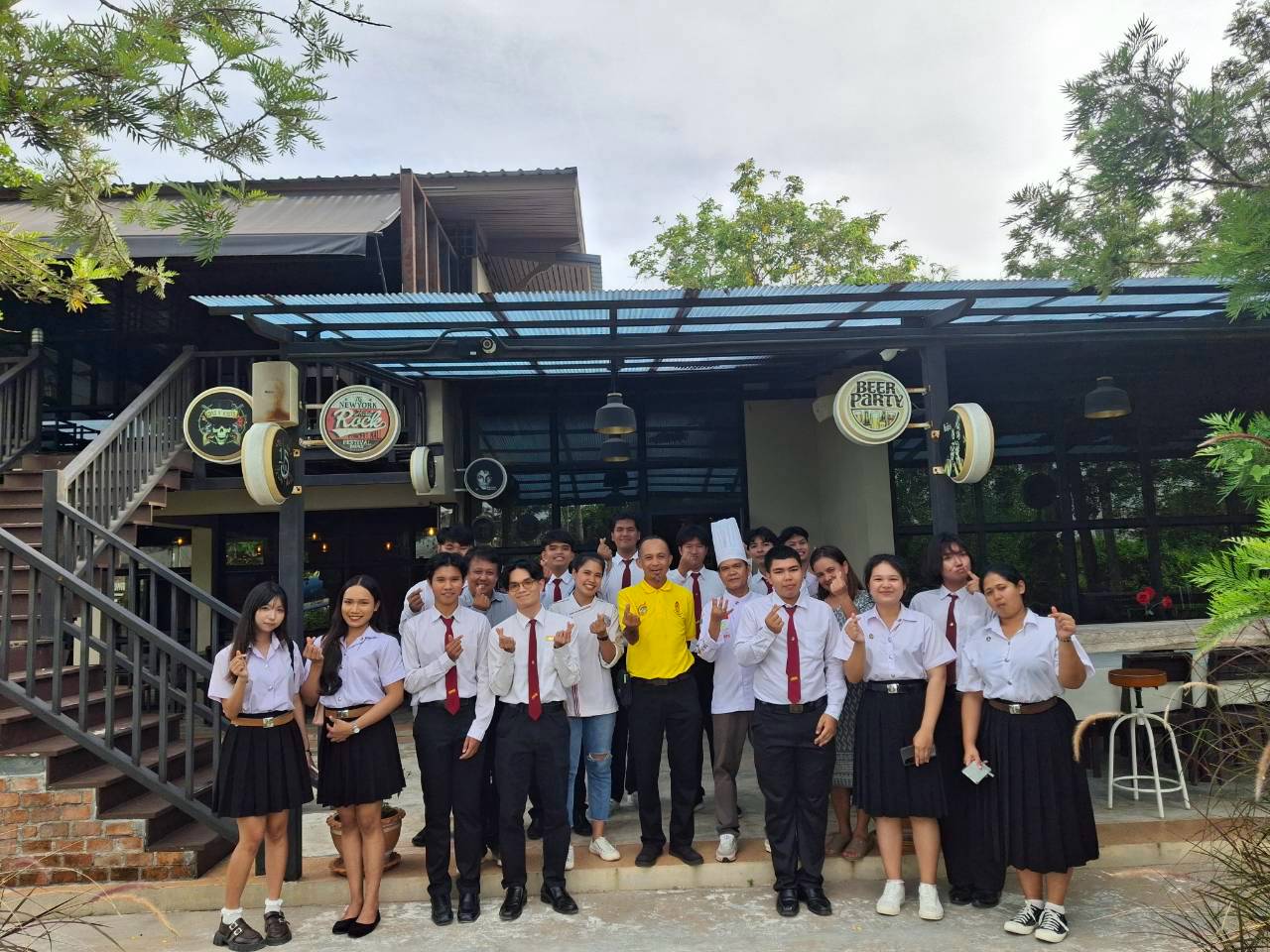 สาขาวิชาภาษาอังกฤษเพื่ออาชีพ จัดกิจกรรม “แลกเปลี่ยนเรียนรู้แผนกอาหารและเครื่องดื่ม ณ สถานประกอบการ”