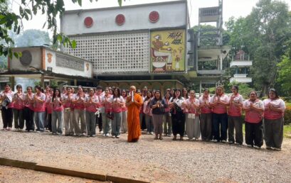 สาขาวิชาภาษาไทย คณะมนุษยศาสตร์และสังคมศาสตร์ มหาวิทยาลัยราชภัฏสุราษฎร์ธานี “พัฒนาสมรรถนะนักศึกษาสาขาวิชาภาษาไทย  อบรมให้ความรู้เรื่องตามรอยวรรณกรรมท่านพุทธทาสภิกขุ”  ณ วัดธารน้ำไหล