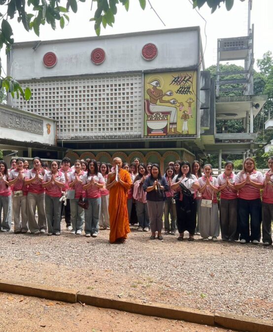 สาขาวิชาภาษาไทย คณะมนุษยศาสตร์และสังคมศาสตร์ มหาวิทยาลัยราชภัฏสุราษฎร์ธานี “พัฒนาสมรรถนะนักศึกษาสาขาวิชาภาษาไทย  อบรมให้ความรู้เรื่องตามรอยวรรณกรรมท่านพุทธทาสภิกขุ”  ณ วัดธารน้ำไหล