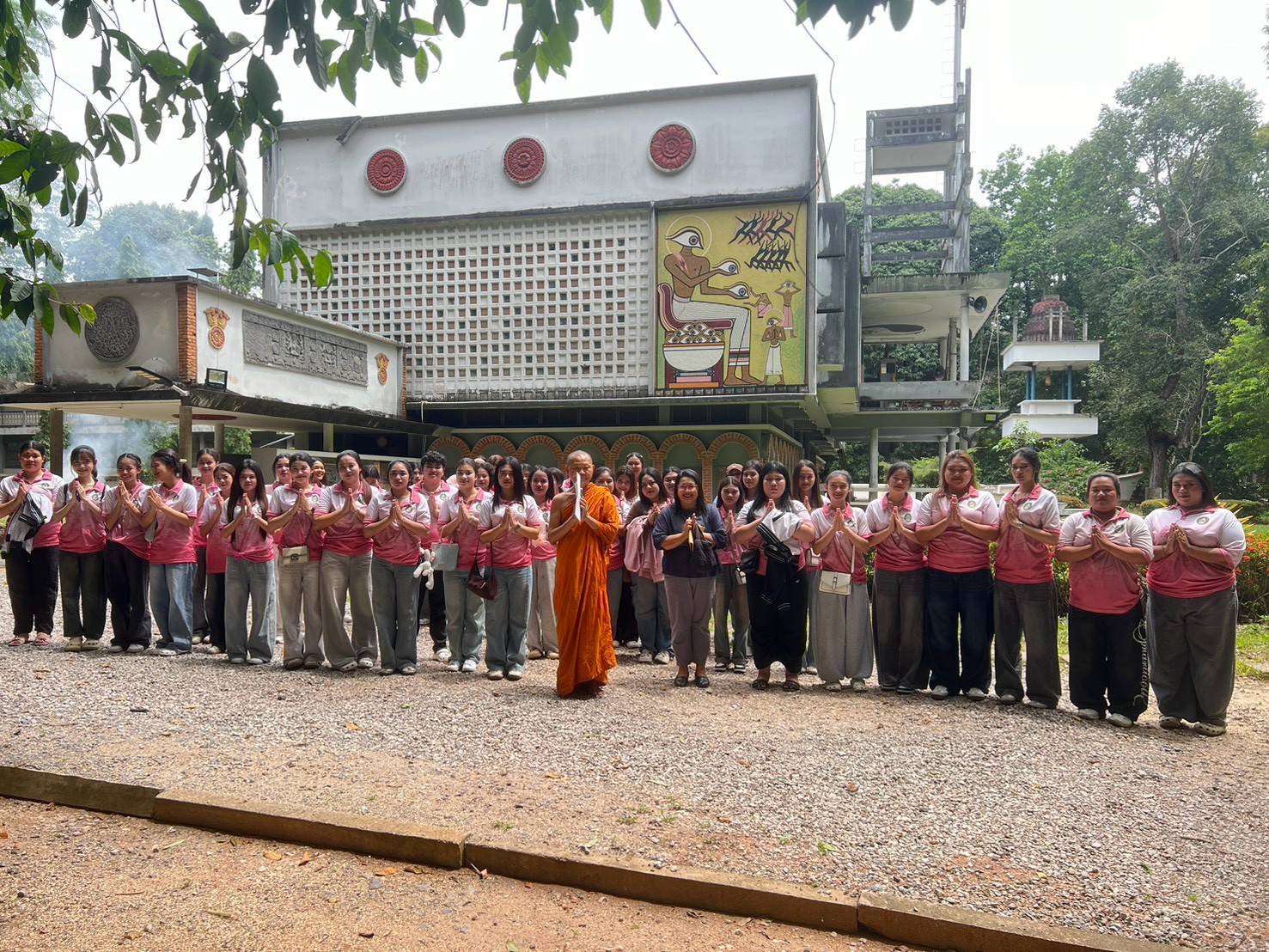 สาขาวิชาภาษาไทย คณะมนุษยศาสตร์และสังคมศาสตร์ มหาวิทยาลัยราชภัฏสุราษฎร์ธานี “พัฒนาสมรรถนะนักศึกษาสาขาวิชาภาษาไทย อบรมให้ความรู้เรื่องตามรอยวรรณกรรมท่านพุทธทาสภิกขุ” ณ วัดธารน้ำไหล สาขาวิชาภาษาไทย คณะมนุษยศาสตร์และสังคมศาสตร์ มหาวิทยาลัยราชภัฏสุราษฎร์ธานี “พัฒนาสมรรถนะนักศึกษาสาขาวิชาภาษาไทย อบรมให้ความรู้เรื่องตามรอยวรรณกรรมท่านพุทธทาสภิกขุ” ณ วัดธารน้ำไหล