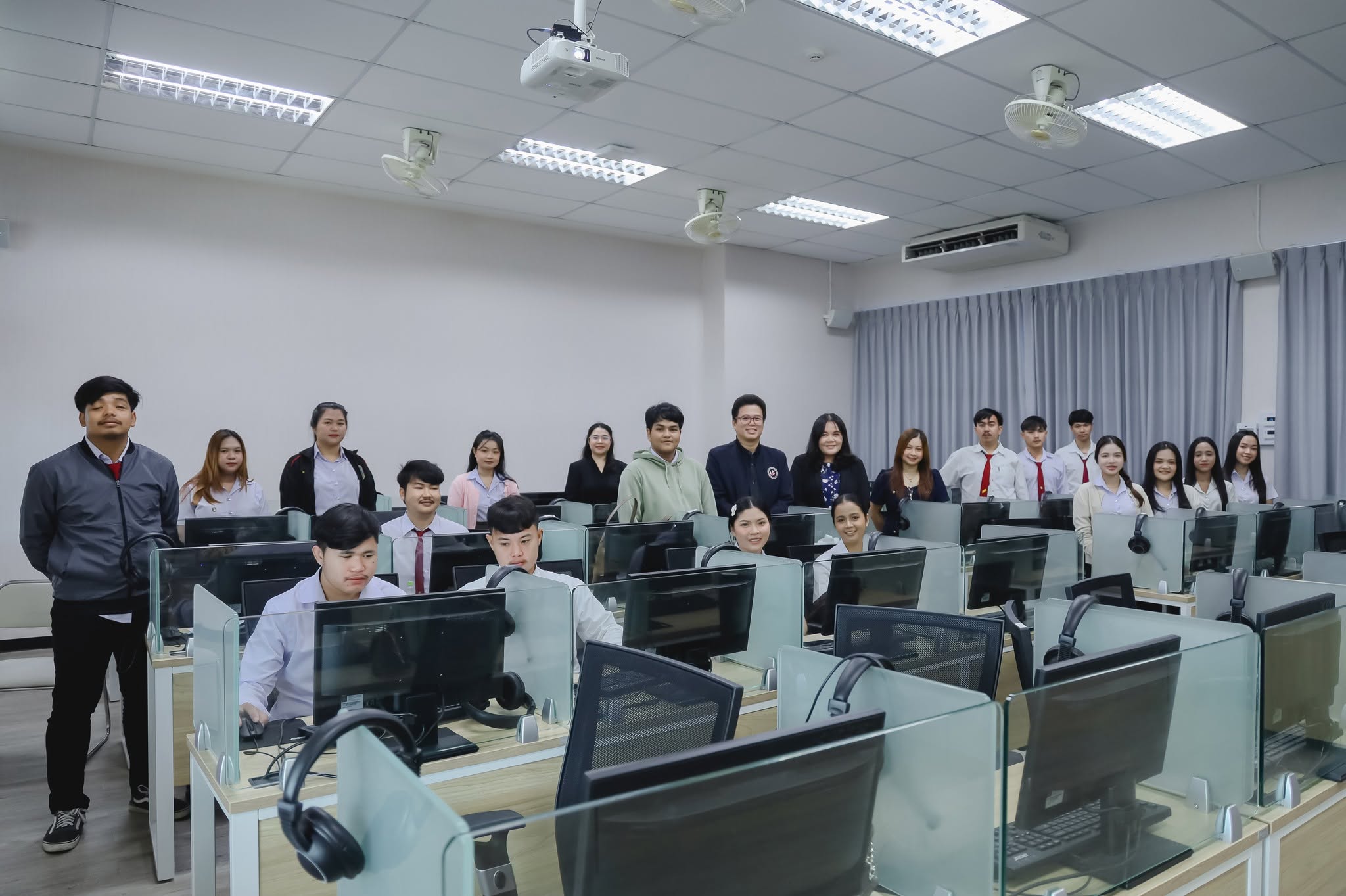 โครงการอบรมเชิงปฏิบัติการ “การส่งเสริมนวัตกรรมการเรียนรู้สู่ศตวรรษที่ 21” โครงการอบรมเชิงปฏิบัติการ “การส่งเสริมนวัตกรรมการเรียนรู้สู่ศตวรรษที่ 21”