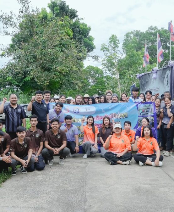 คณะมนุษยศาสตร์และสังคมศาสตร์ มหาวิทยาลัยราชภัฏสุราษฎร์ธานี โดยฝ่ายพัฒนานักศึกษา ร่วมกับศูนย์บริการวิชาการท้องถิ่นและเครือข่ายชุมชน จัดโครงการ Upskills/Reskills ให้แก่นักศึกษาด้วยกระบวนการวิศวกรสังคมอย่างยั่งยืน