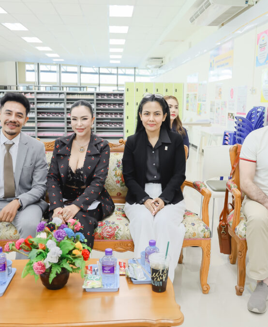 การสัมมนาในหัวข้อ “พฤติกรรมหิวแสง : ความบิดเบี้ยวของจริยธรรมในโลกออนไลน์” จัดโดยสาขาวิชาการจัดการทางวัฒนธรรม คณะมนุษยศาสตร์และสังคมศาสตร์ มหาวิทยาลัยราชภัฏสุราษฎร์ธานี