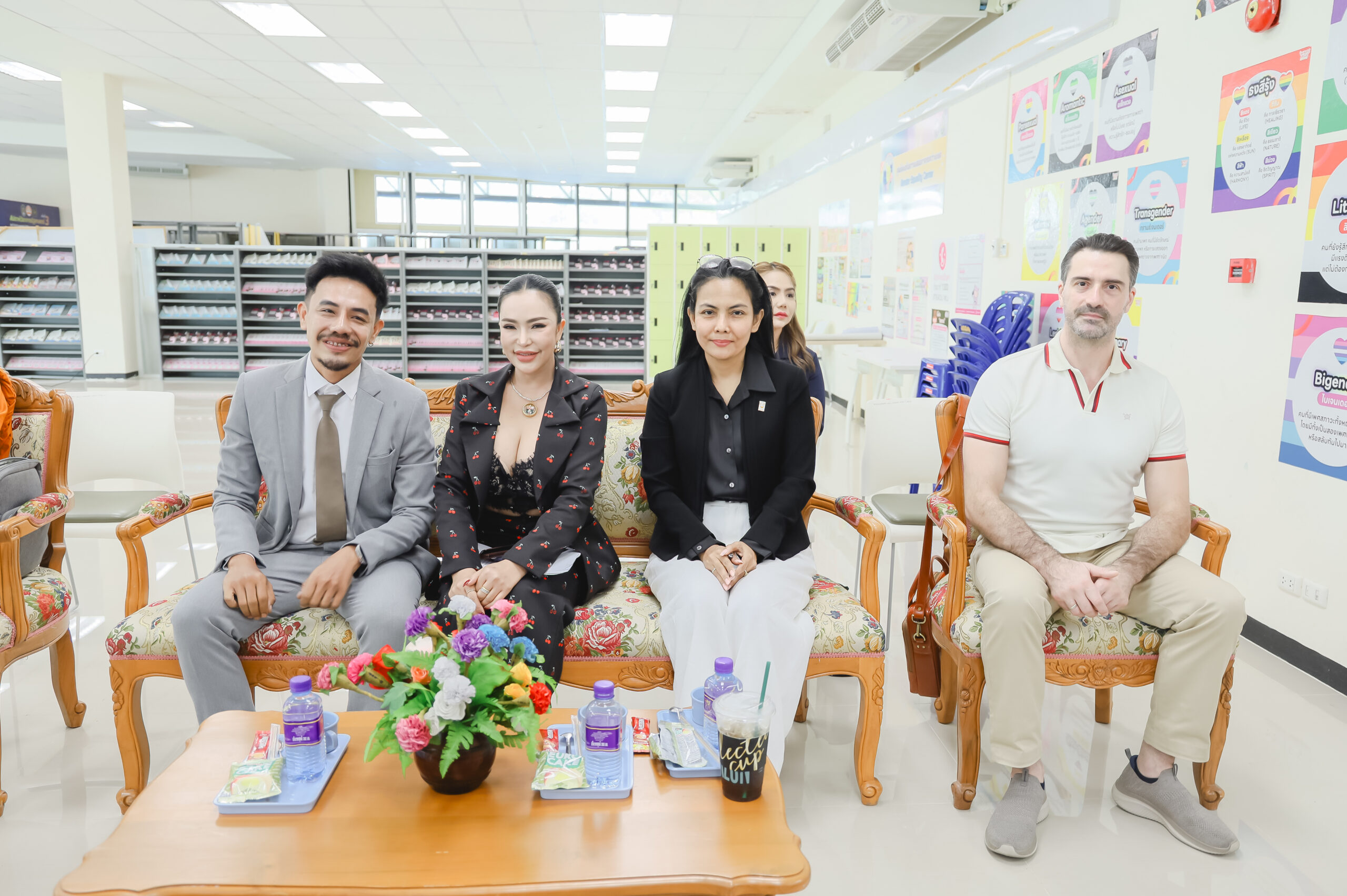 การสัมมนาในหัวข้อ “พฤติกรรมหิวแสง : ความบิดเบี้ยวของจริยธรรมในโลกออนไลน์” จัดโดยสาขาวิชาการจัดการทางวัฒนธรรม คณะมนุษยศาสตร์และสังคมศาสตร์ มหาวิทยาลัยราชภัฏสุราษฎร์ธานี การสัมมนาในหัวข้อ “พฤติกรรมหิวแสง : ความบิดเบี้ยวของจริยธรรมในโลกออนไลน์” จัดโดยสาขาวิชาการจัดการทางวัฒนธรรม คณะมนุษยศาสตร์และสังคมศาสตร์ มหาวิทยาลัยราชภัฏสุราษฎร์ธานี