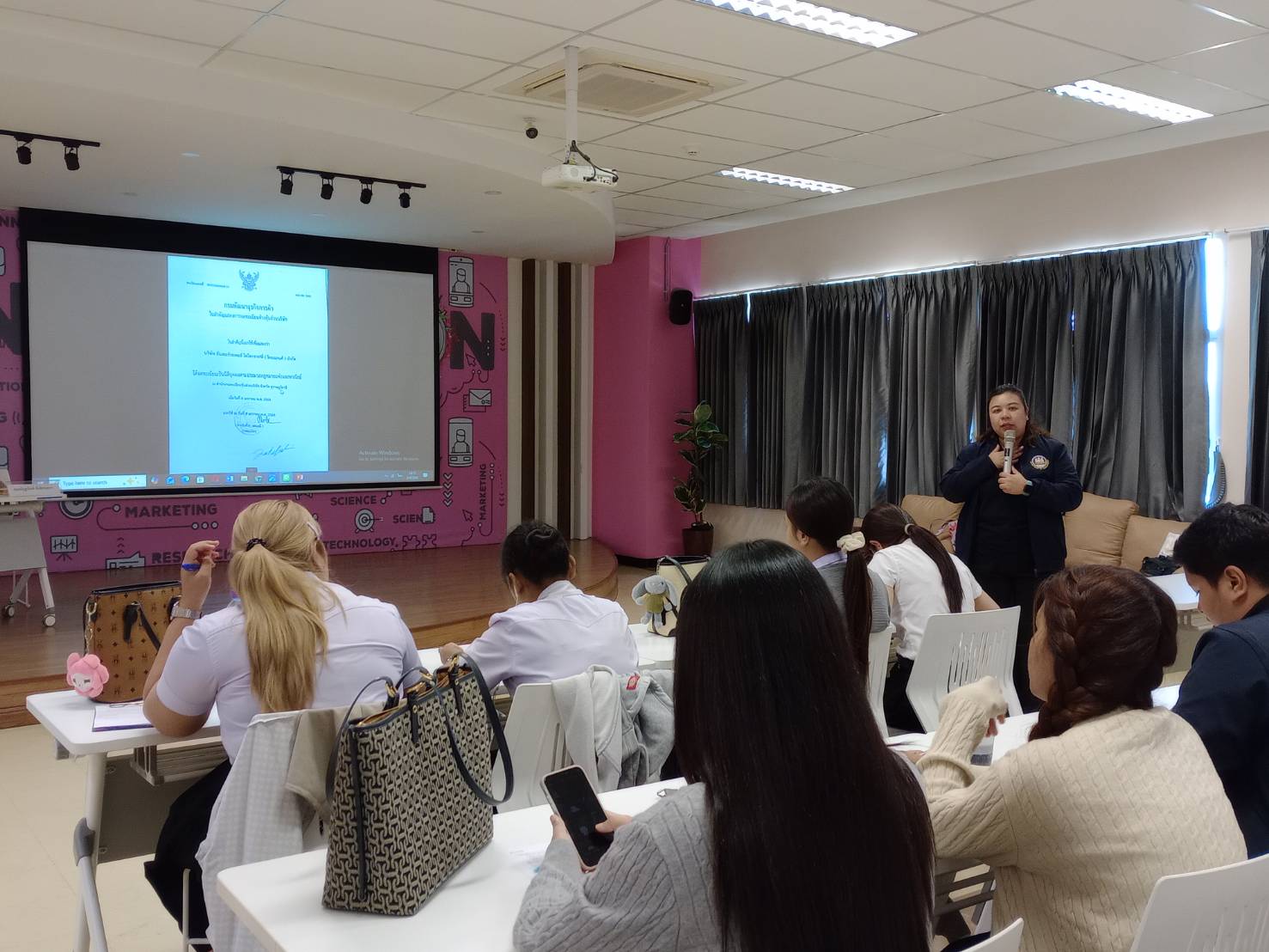 ปั้นนักบริหาร HR รุ่นใหม่ เสริมทักษะสื่อสารข้ามวัฒนธรรม พร้อมรับมือ Visa & Work Permit อย่างมืออาชีพ ปั้นนักบริหาร HR รุ่นใหม่ เสริมทักษะสื่อสารข้ามวัฒนธรรม พร้อมรับมือ Visa & Work Permit อย่างมืออาชีพ