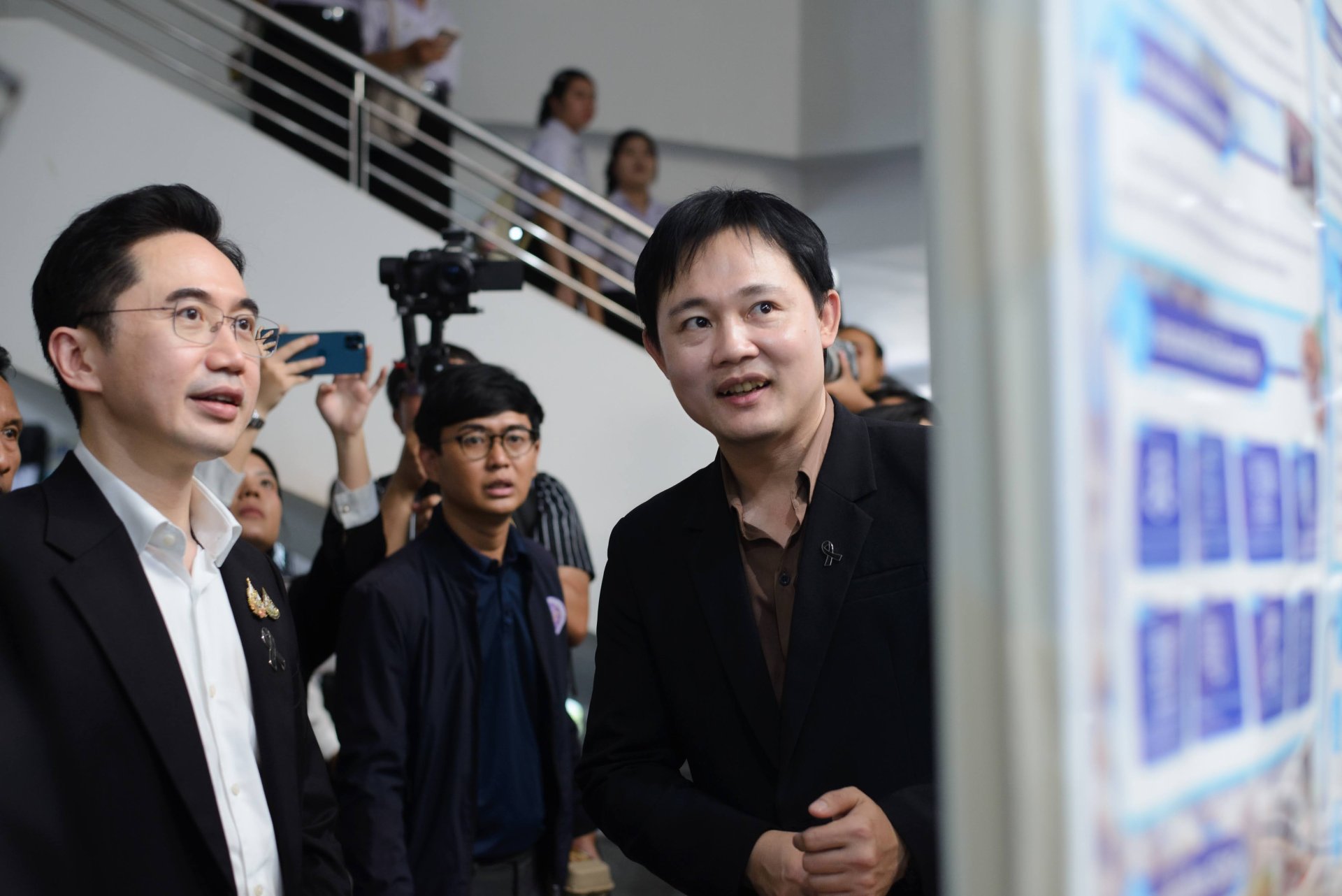 IST นำเสนอ 2 ผลงานเด่นต่อรองนายกรัฐมนตรีและรัฐมนตรี อว. พร้อมโชว์ศักยภาพนักศึกษาด้านการบริการ ในงาน SRU Research & Innovation Expo 2026 IST นำเสนอ 2 ผลงานเด่นต่อรองนายกรัฐมนตรีและรัฐมนตรี อว. พร้อมโชว์ศักยภาพนักศึกษาด้านการบริการ ในงาน SRU Research & Innovation Expo 2026