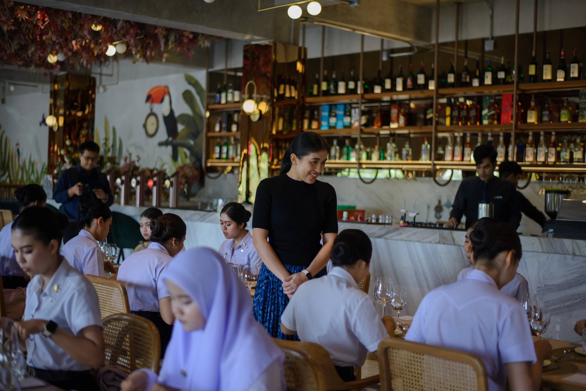IST เสริมมารยาทไทย–สากล นักศึกษาธุรกิจการบินปี 1 เรียนรู้ผ่านสถานการณ์จริง สู่การบริการอย่างมืออาชีพ