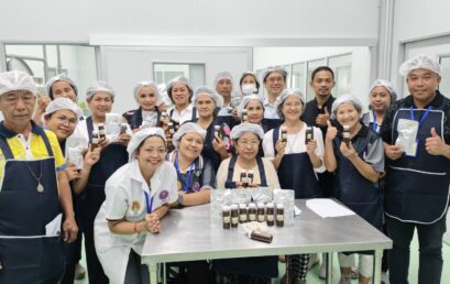 ศูนย์ประสานงาน อพ.สธ.-มหาวิทยาลัยราชภัฏสุราษฎร์ธานี ปลุกชีพเศษเหลือทิ้ง! จัดอบรมแปรรูป “เมล็ดทุเรียนพื้นบ้าน” สู่ผลิตภัณฑ์มูลค่าสูง หนุนชุมชนยั่งยืน