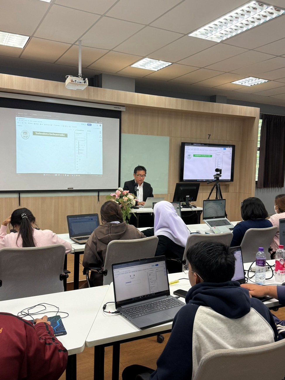 สาขา IT มรภ.สุราษฎร์ธานี ติวเข้ม Data Visualization ปูทางนักศึกษาสู่ฝึกงานสหกิจศึกษาอย่างมืออาชีพ