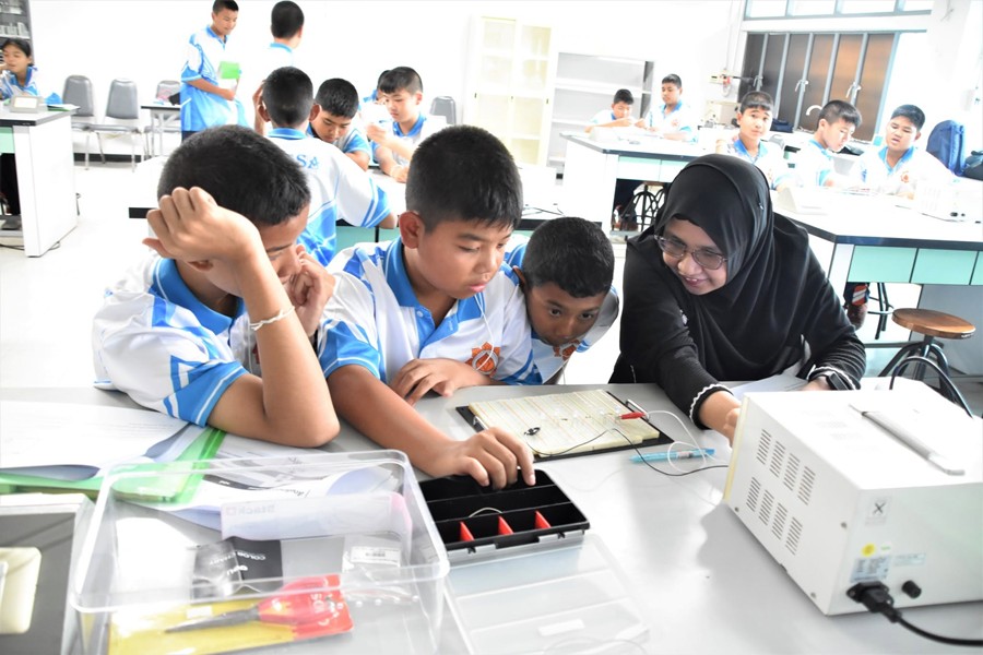 ศูนย์วิทยาศาสตร์ มรส. จับมือ รร.เวียงสระ จัด SMT Workshop ม.1 เสริมทักษะวิทยาศาสตร์ มุ่งสร้างการเรียนรู้ตลอดชีวิต